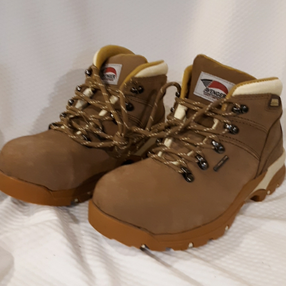 Avenger work boots tan size 7